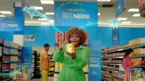 A foto apresenta uma cena da Gaby Amaranto no filme da campanha da promoção Renove Seus Sonhos Nestlé.