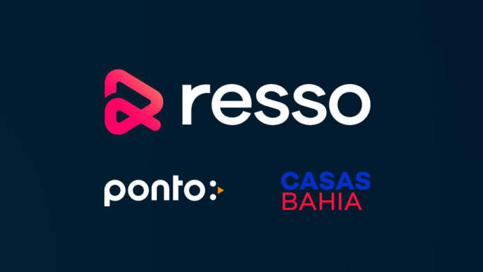 A foto apresenta os logos do Resso, Casas Bahia e Ponto.