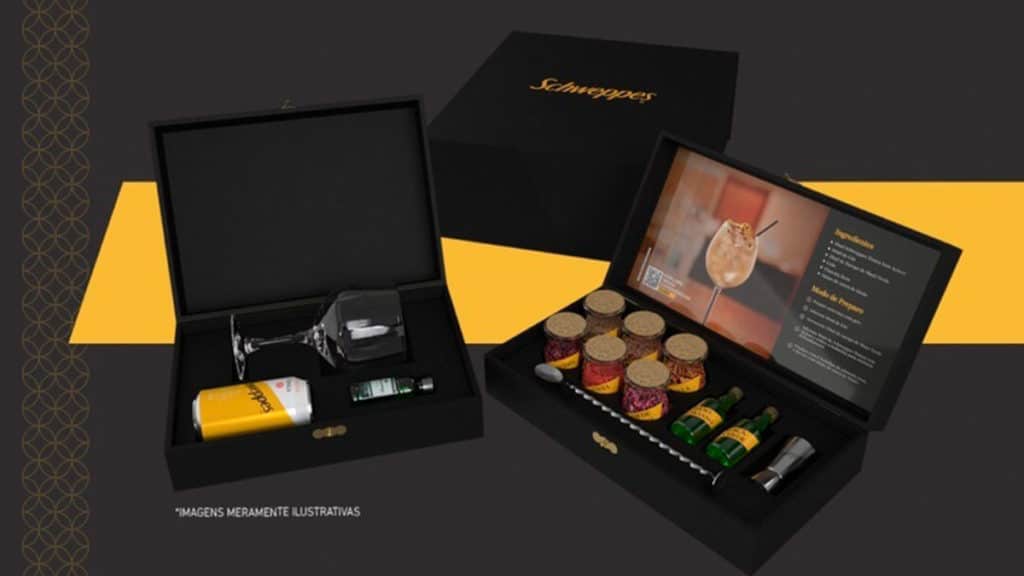 A foto apresenta o kit Bartender da Schweppes.
