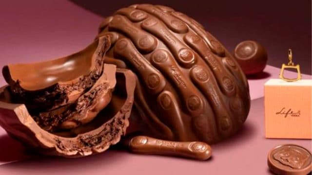 A foto apresenta o novo Ovo de Páscoa da Kopenhagen com Virava.