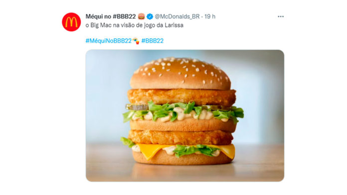 A foto apresenta a brincadeira que o McDonald's fez com a Larissa do BBB22.