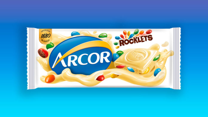 A foto apresenta o novo Tablete Arcor Rocklets Branco.
