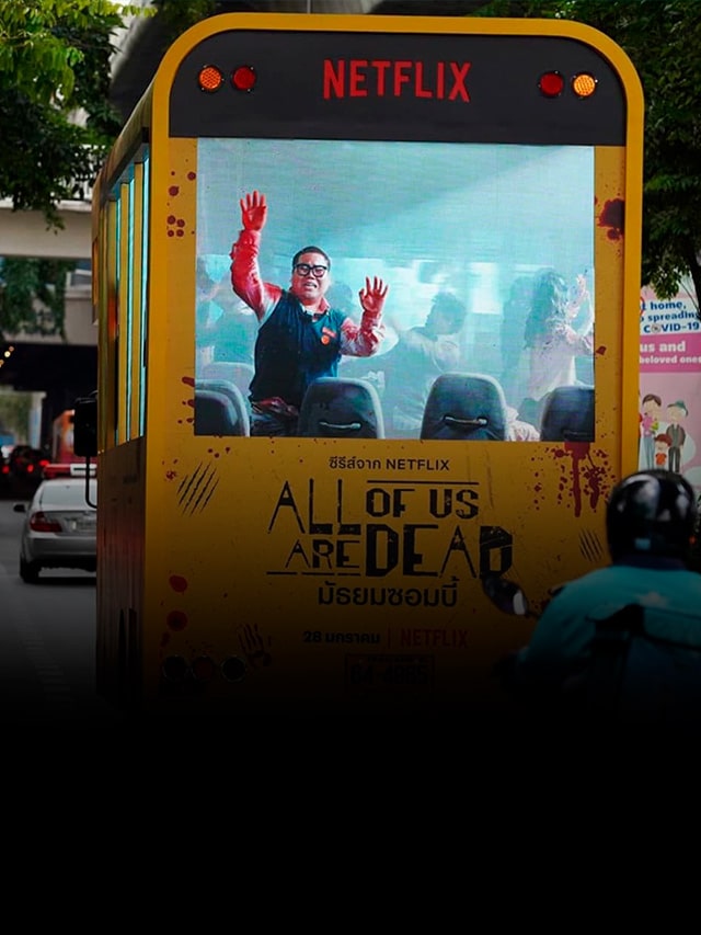 Netflix Tailândia usa busdoor digital para promover All of Us Are Dead -  GKPB - Geek Publicitário