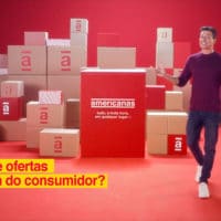 A foto apresenta um frame da campanha da Semana do Consumidor Americanas.