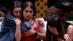 A foto apresenta a saída da Jade no paredão, na qual o BBB 22 vai trollar os brothers sobre ser um paredão falso.