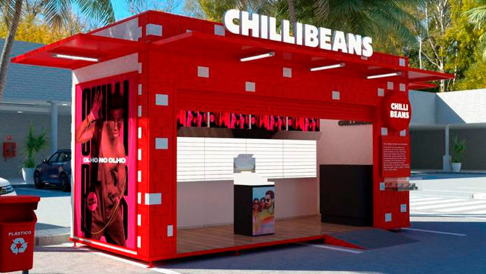 A foto apresenta a loja ecológica da Chilli Beans.