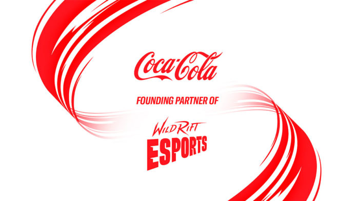 A foto apresenta o campeonato de Wild Rift da Coca-Cola com a Riot.