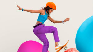 A foto apresenta a Rayssa Leal na campanha da Docile.