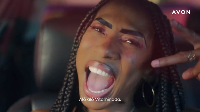 Inês Brasil protagoniza campanha da Avon na Globo