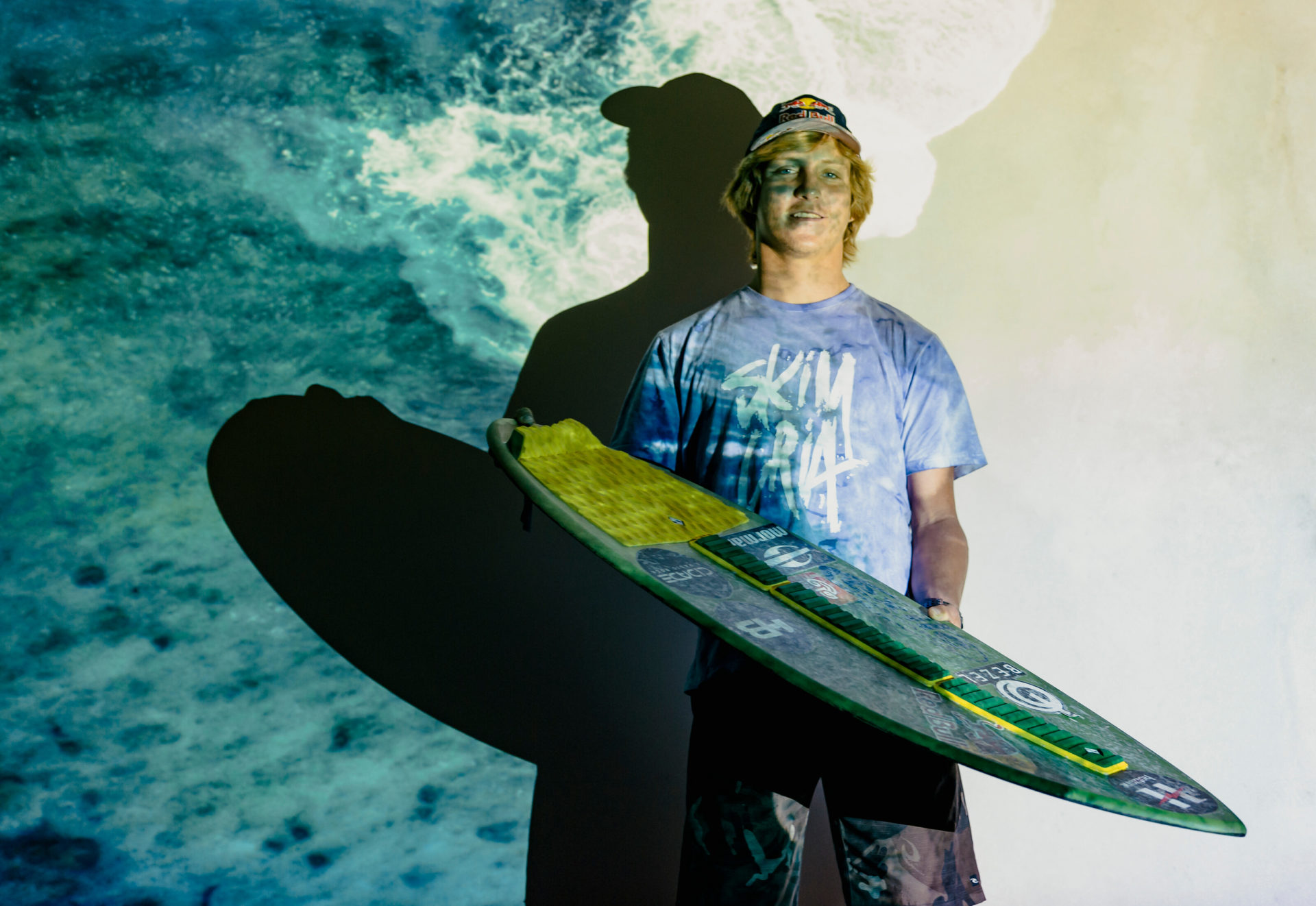 Red Bull TV apresenta documentário de Lucas Fink nas ondas de Nazaré