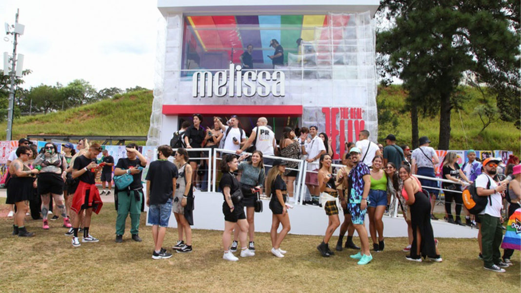 A foto apresenta o espaço de Melissa no LollaBR.