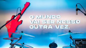 A foto apresenta o palco do Rock District do Rock in Rio.