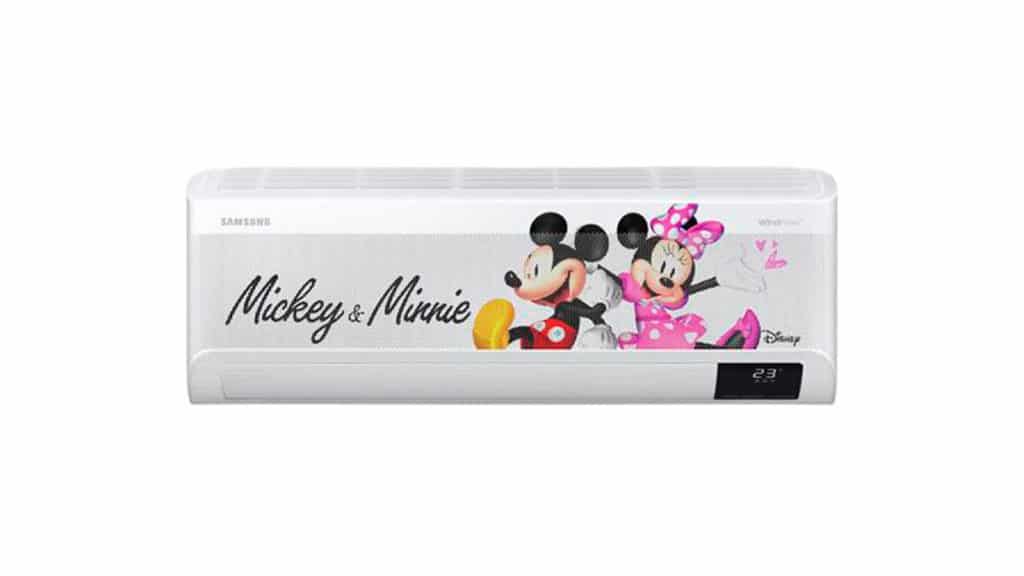 A foto apresenta o novo ar-condicionado Samsung WindFree Disney.