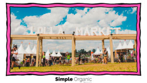 A foto apresenta o Lolla Market, que a Simple Organic.