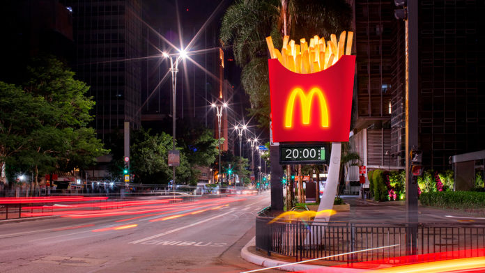 McDonald's substituiu os relógios de São Paulo por McFritas gigantes