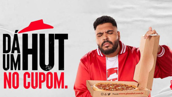 Paulo Vieira apresenta ofertas de Pizza Hut para o Dia da Mentira