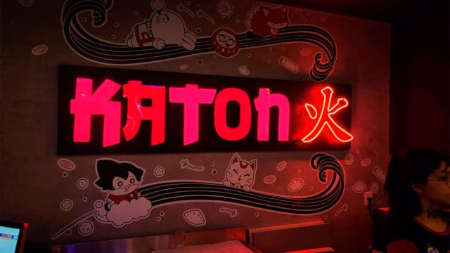 A foto apresenta o logo do Katon, que anunciou a sua abertura e reservas.