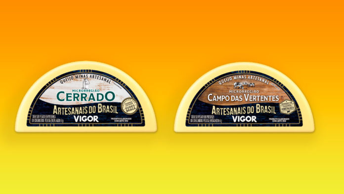 A foto apresenta os novos queijos artesanais da Vigor.