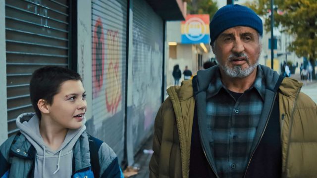 Sylvester Stallone vive super-herói em 'Samaritano', novo filme da Amazon