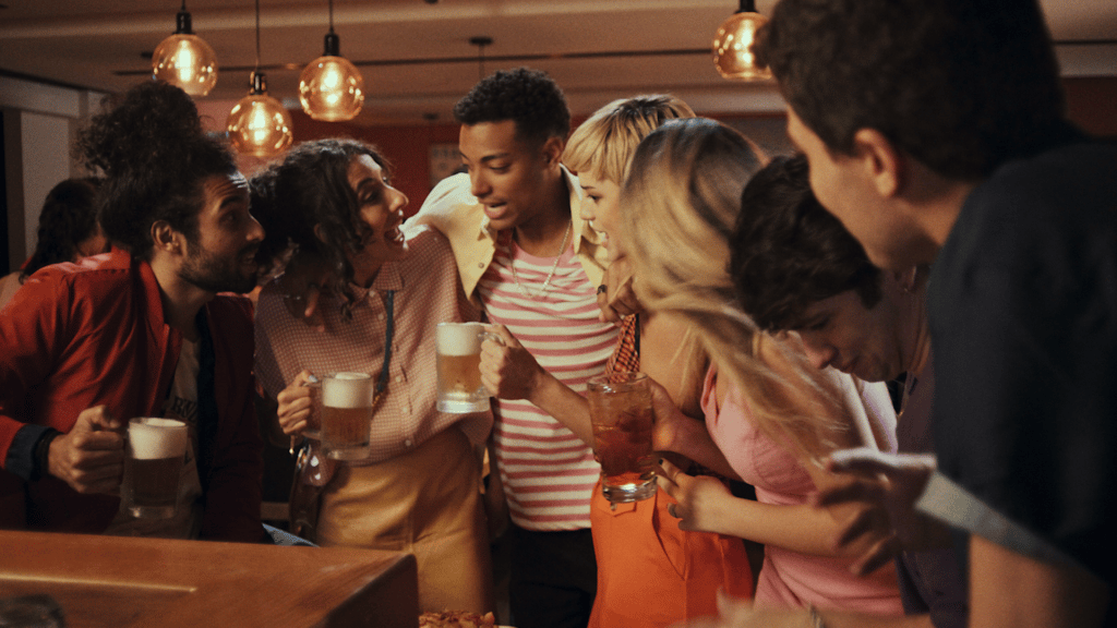 Outback solta challenge 'Com Que Roupa Eu Vou?' junto com TikTokers