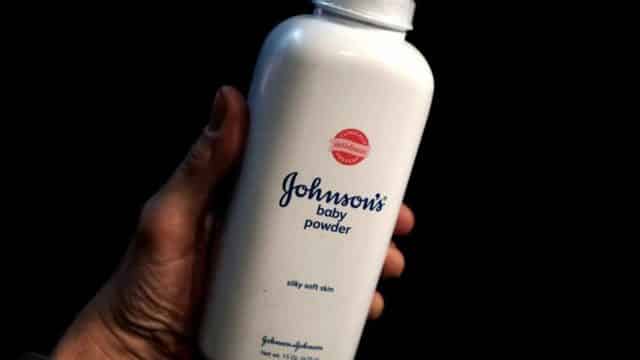 Johnson-&-Johnson-descontinuará-globalmente-talco-para-bebês-à-base-de-talco