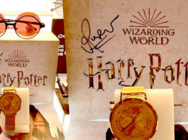 Rony Weasley autografa nova coleção da Chilli Beans