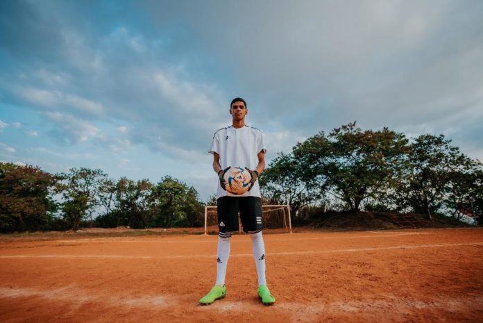 Luva de Pedreiro é o novo embaixador da Adidas Brasil