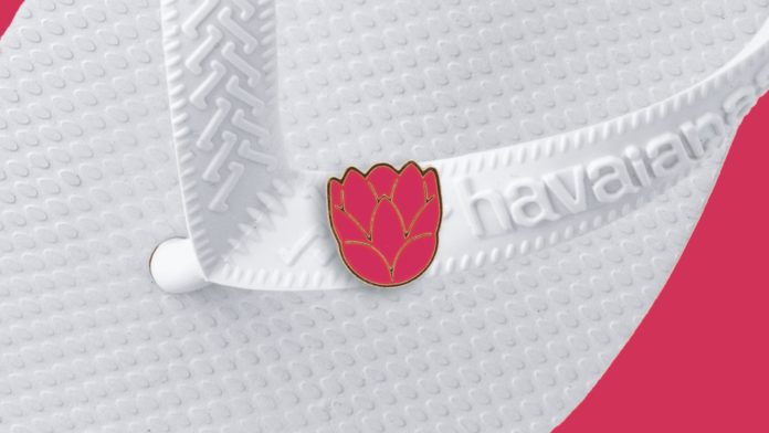 Outubro Rosa Havaianas lança pin exclusivo com 100% da renda revertida ao Instituto Protea