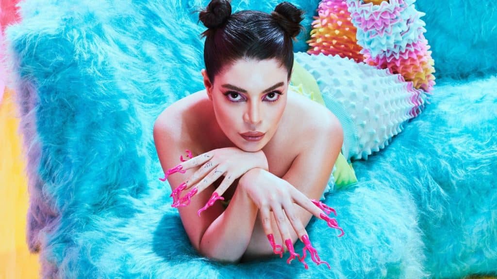 Dailus Feat. Farofa da GKAY nova linha de esmaltes assinada pela influenciadora