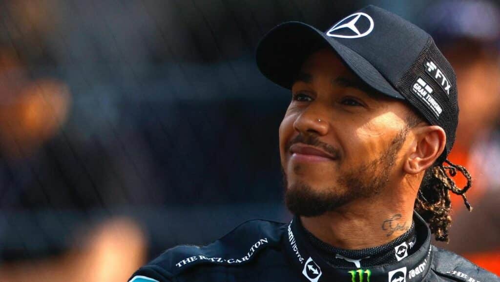 Lewis Hamilton estrela nova campanha de Itaú Personnalité