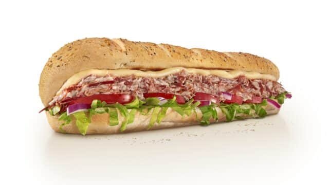 Subway lança o primeiro sanduíche de carne seca com cream cheese da rede