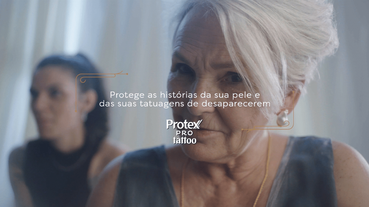 Protex Pro Tattoo quebra tabu e convida mulheres 60 a tatuar GKPB Geek Publicitário