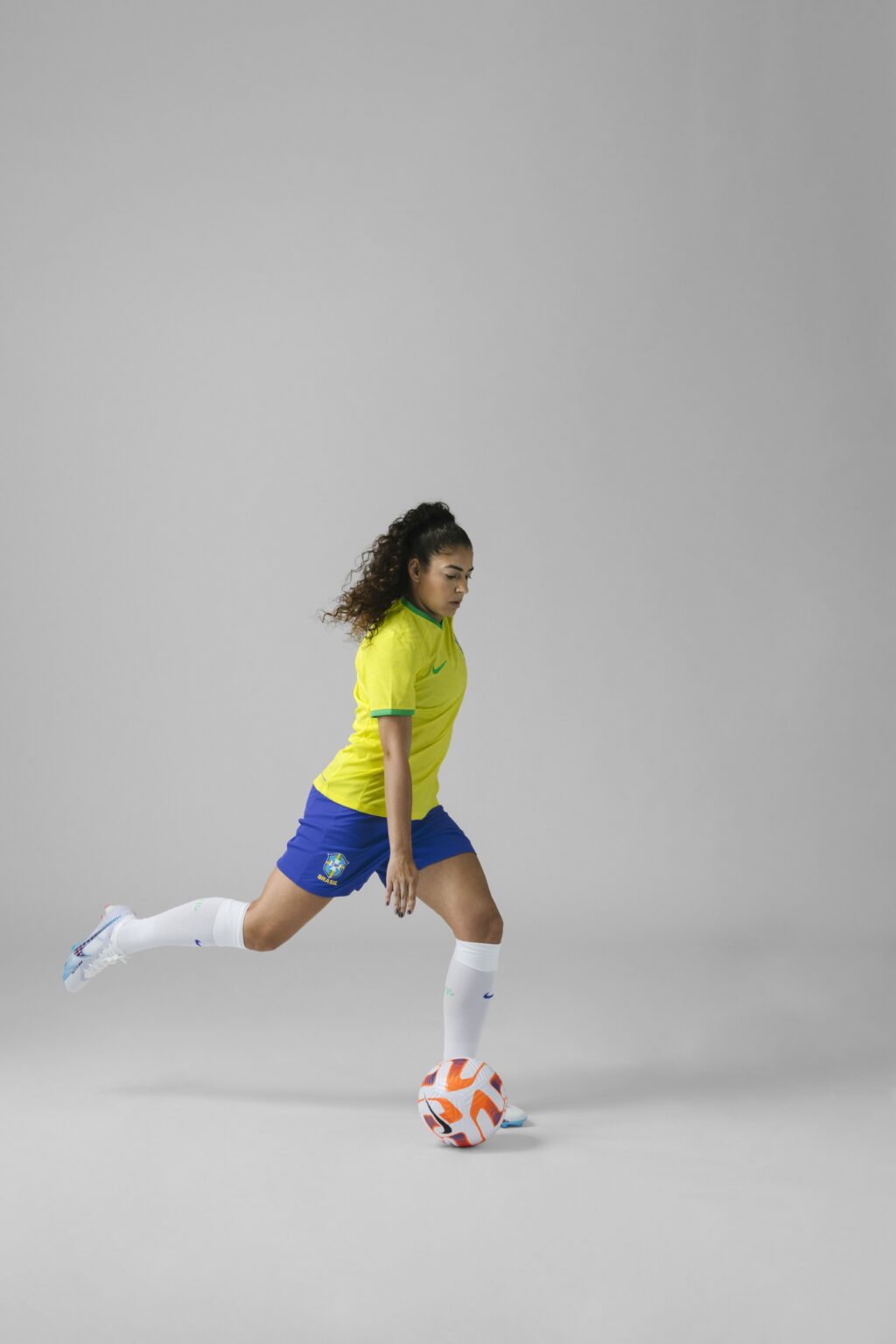 Nike e CBF apresentam novo uniforme da seleção brasileira feminina