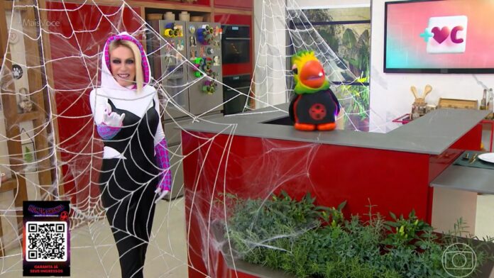 Ana Maria Braga se fantasiou de Gwen stacy para promover “Homem-Aranha no Aranhaverso” 