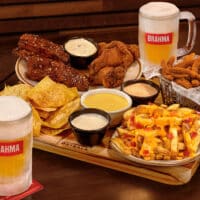 Outback e Brahma retomam happy hour com aperitivos por R$ 99,90