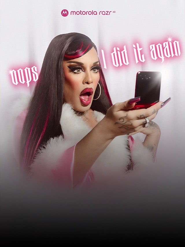 Gloria Groove regrava ‘Oops!… I Did it Again’ em campanha para novo Motorola Razr 40