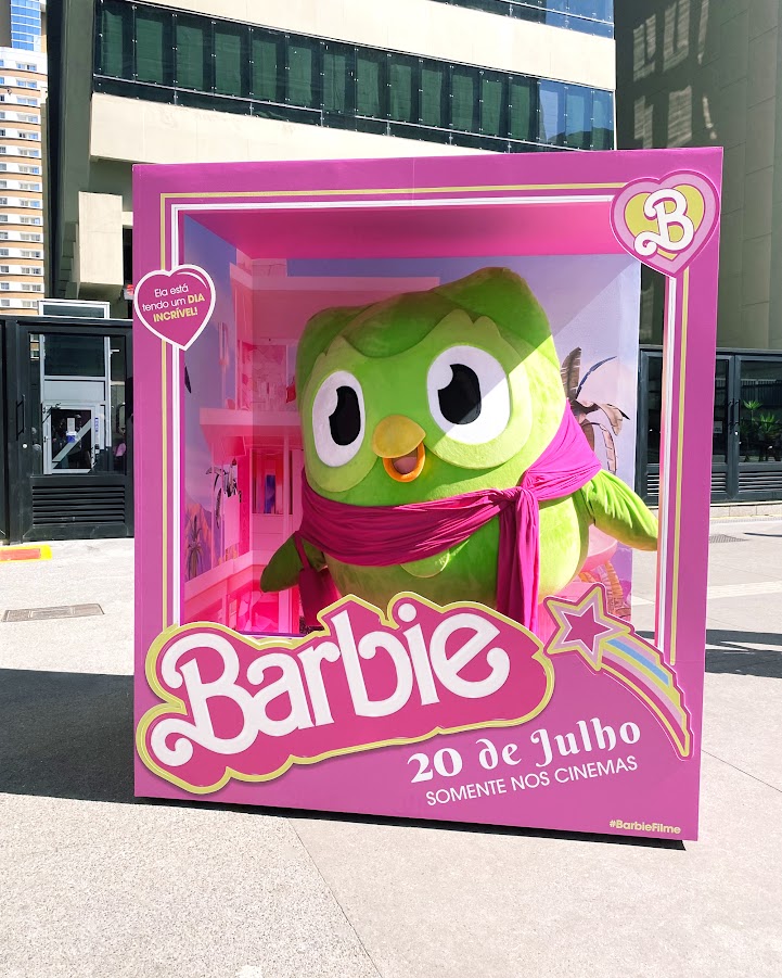 Duolingo mergulha no universo da Barbie para divulgar participação no filme