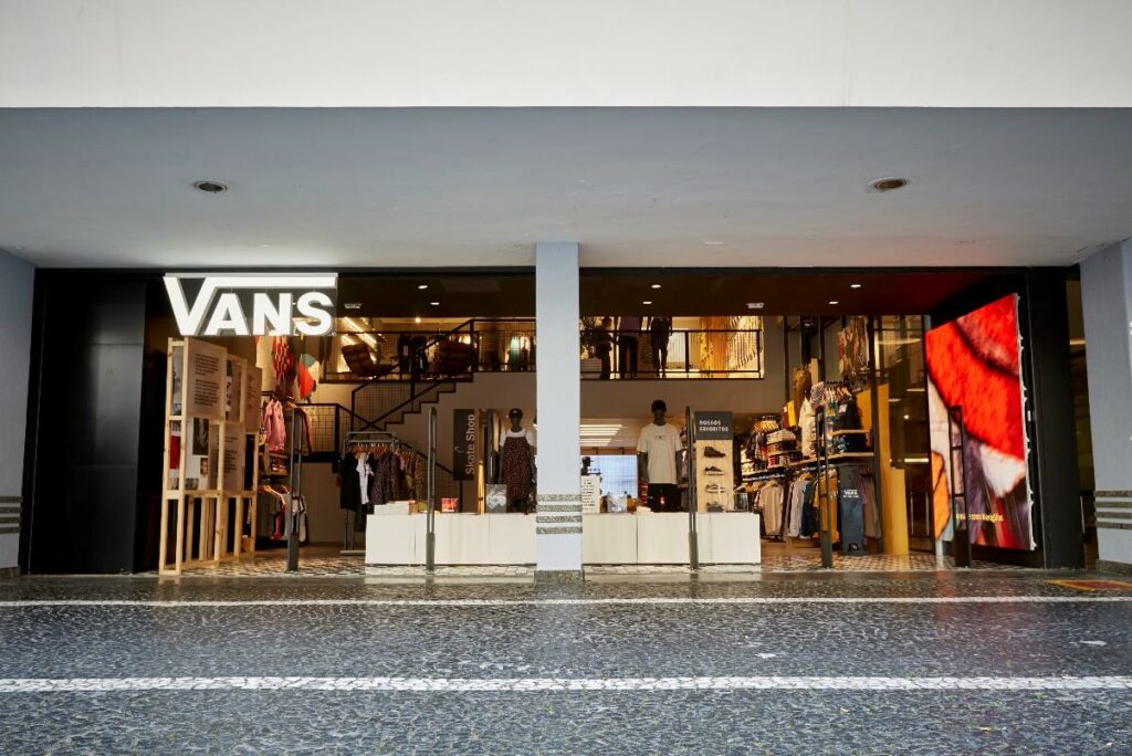 Vans reapresenta os cinco Clássicos da marca e faz ativações em lojas
