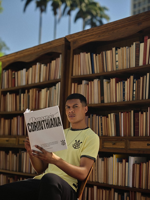 Corinthians e Nike criam camisa inspirada nas manifestações pelas 'Diretas Já'