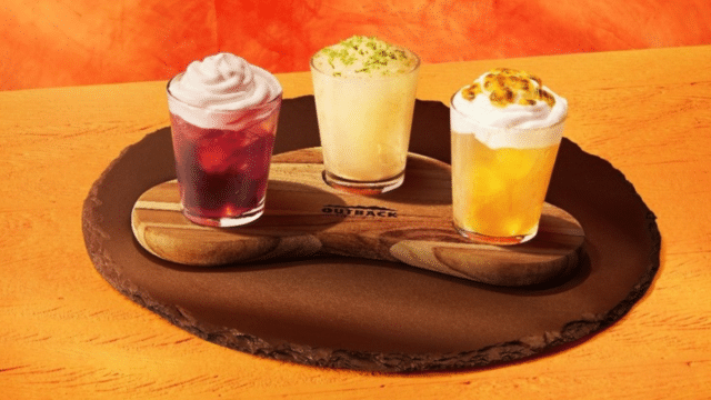 Outback comemora a Semana da Cachaça com o Tropical Trio
