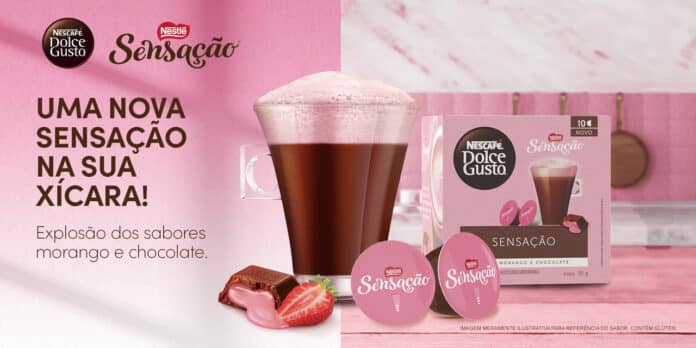 Nescafé Dolce Gusto apresenta sua nova cápsula Chococino Sensação, uma caixa rosa com uma bebida e chocolates.