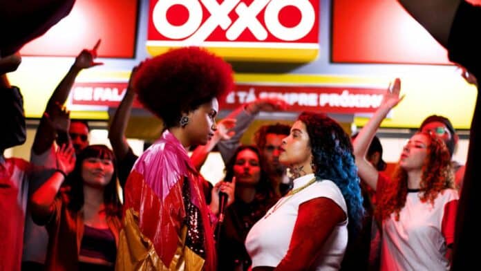 OXXO traz batalha de rap para reforçar sua identidade de marca
