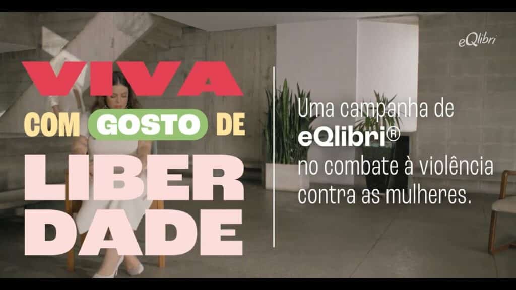 Imagem de vídeo com texto “VIVA COM GOSTO DE LIBER D APE” e “Uma campanha de eQlibri no combate à violência contra as mulheres”.