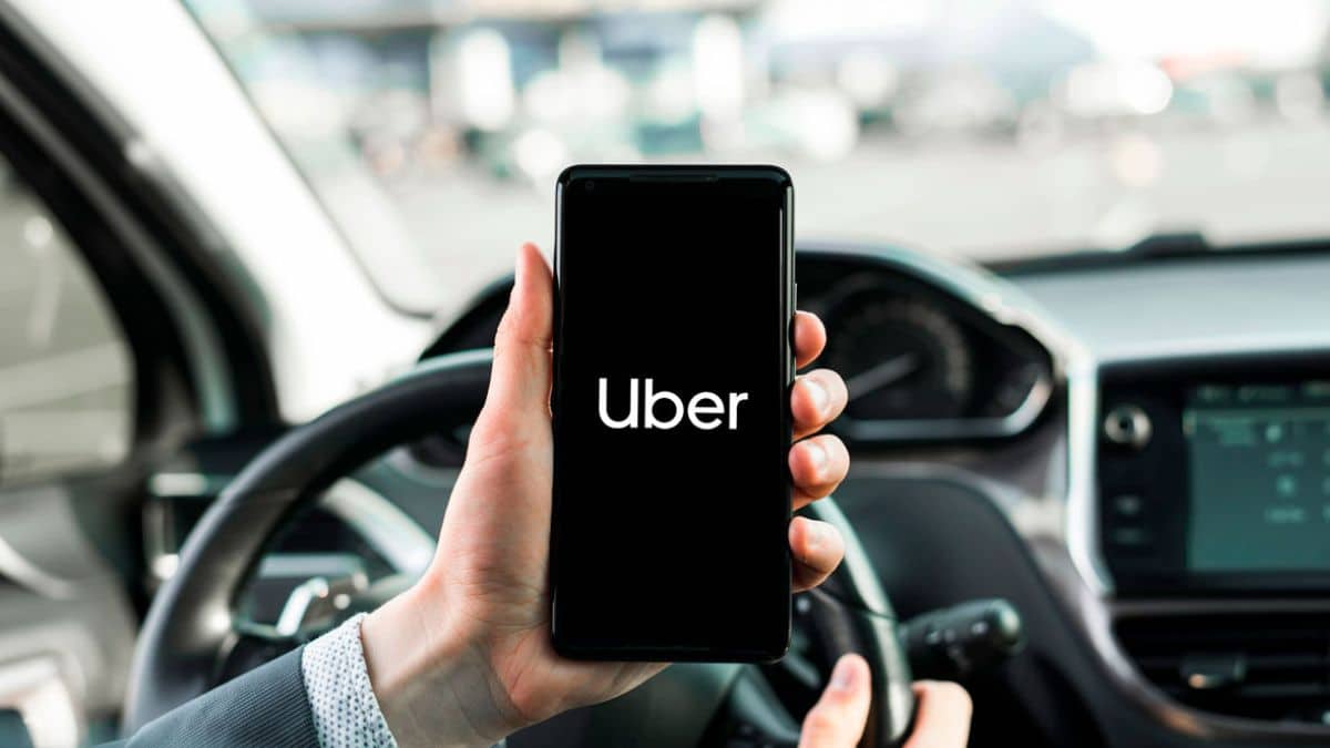 Uberfolio: criativo paga carona de Uber para publicitários avaliarem seu  porfolio - GKPB - Geek Publicitário