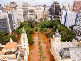 Imagem visão aérea de Porto Alegre alagada em maio de 2024