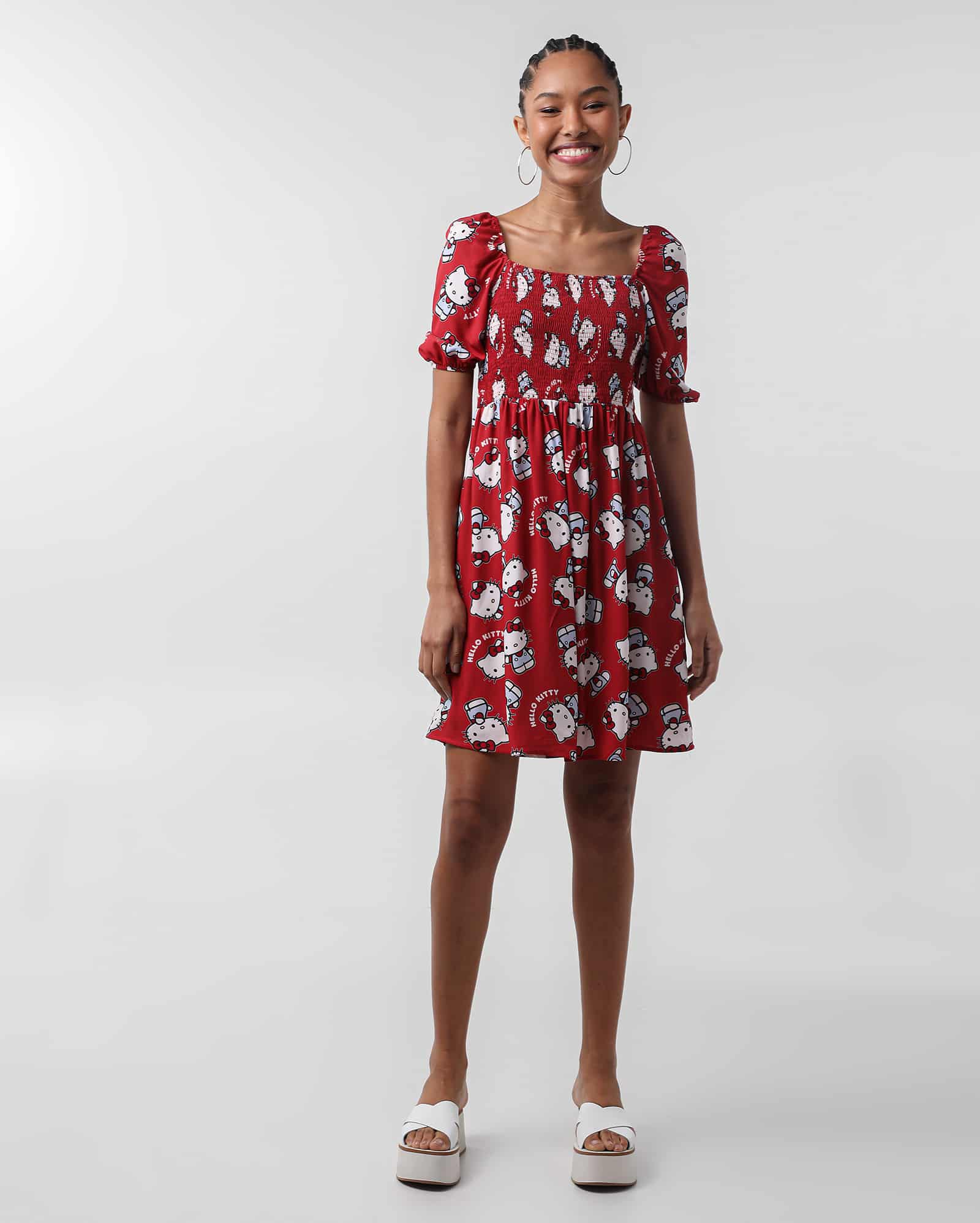 Riachuelo lança linha de roupas da Hello Kitty para celebrar os 50 anos da personagem