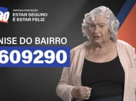 Personagem "Denise do Bairro" pede por mais iluminação nas ruas em sua campanha eleitoral antes de ser interrompida pelo anúncio da promoção do Burger King