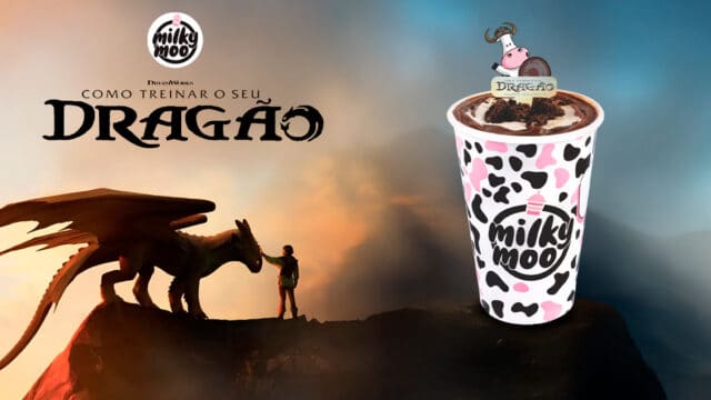 Um copo de milkshake da Milky Moo com decoração temática do filme 'Como Treinar o Seu Dragão', apresentando um dragão e um personagem em um cenário épico.