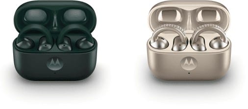 Fones de ouvido Moto Buds Loop da Motorola em duas cores, verde e dourado, dentro de seu estojo de carregamento, com detalhes de cristais Swarovski.