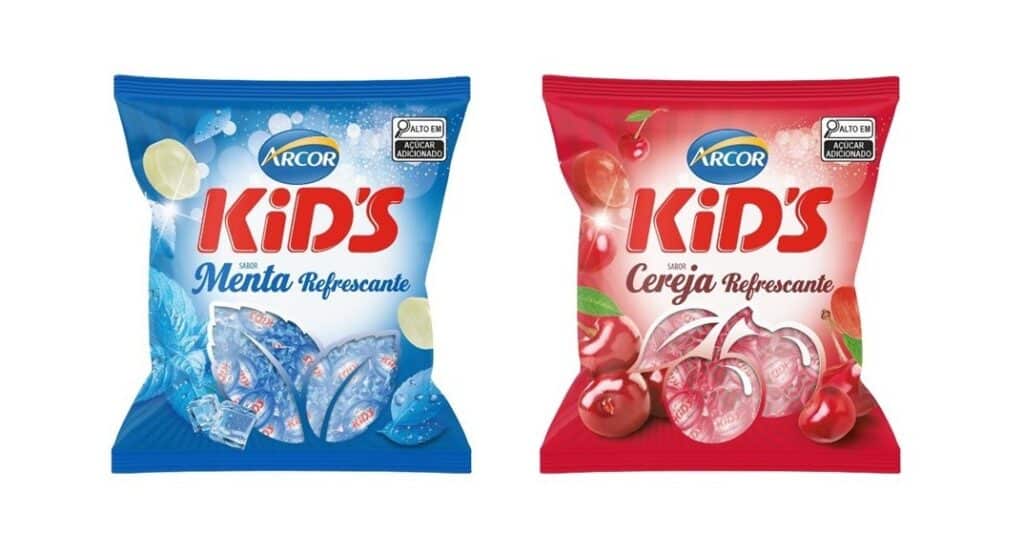 Embalagens das balas Kid's da Arcor, apresentando os sabores Menta Refrescante e Cereja Refrescante.
